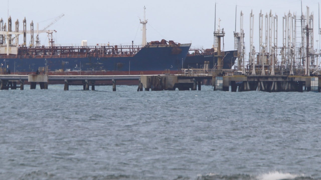 Данните показват, че петролни танкери все още пристигат във Венецуела въпреки блокадата на САЩ